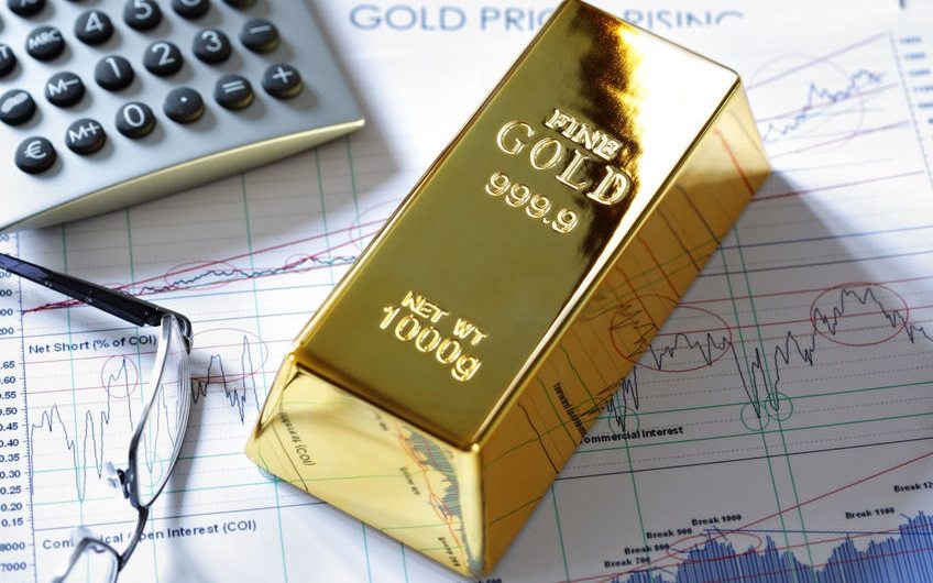 25636367 - gold ingot resting on a stocks and shares graph representing investment or banking